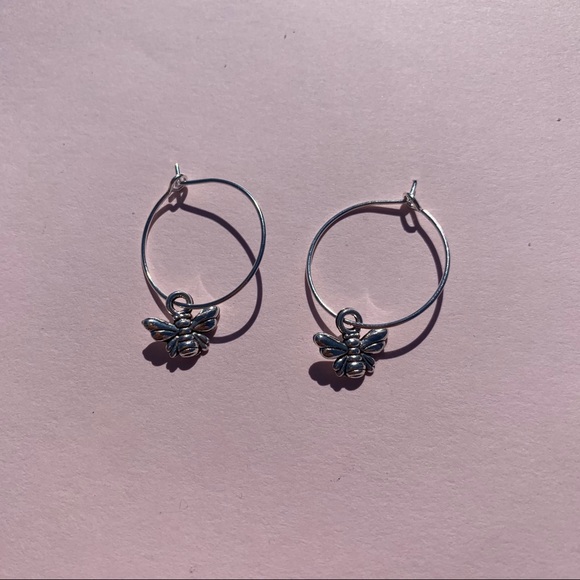 Jewelry - Bee hoops